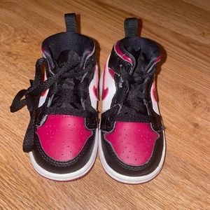 $35 toddler Jordan dunks sz 5c